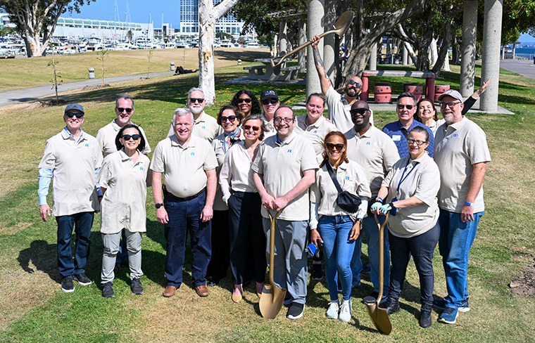 tree-planter-group